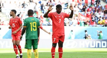 لاعب منتخب سويسرا يسجل هدفه الأول في شباك الكاميرون ويصدم جماهير العالم بهذا التصرف المفاجئ والغير متوقع منه! (فيديو)