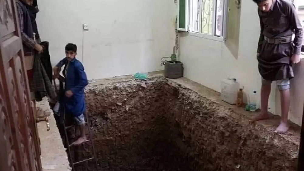 شيخ سنغالي يخدع مواطن يمني بالحفر تحت منزله لإخراج كنز ثمين وعندما انتهى من الحفر حدثت المفاجأة التي لم تكن في الحسبان (صورة)