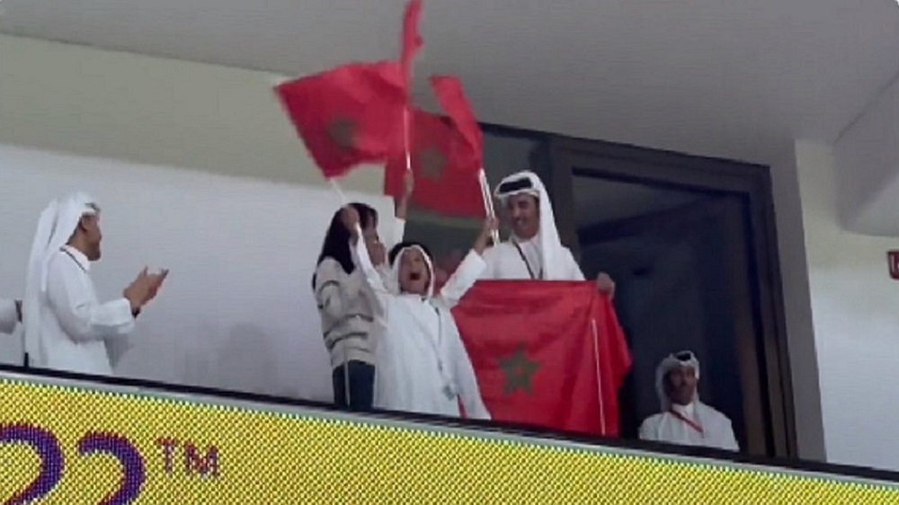 تفاعل كبير ومختلف عن فوز السعودية على الأرجنتين.. شاهد ردة فعل أمير قطر بعد فوز المغرب على كندا وتأهلها التاريخي في كأس العالم (فيديو)