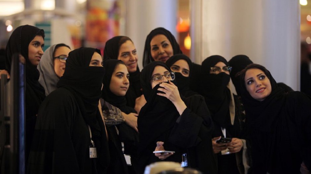 الكشف عن سر عجيب وراء اختيار نساء السعودية الزواج من أجانب ومفاجأة مدوية عن جنسية الرجال المفضلة لدى السعوديات