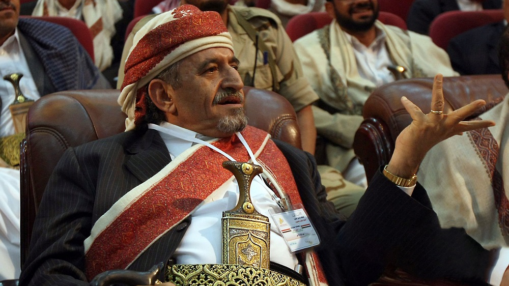 وفاة الشيخ صادق الأحمر في هذه الدولة ومفاجأة بشأن سبب وفاته!