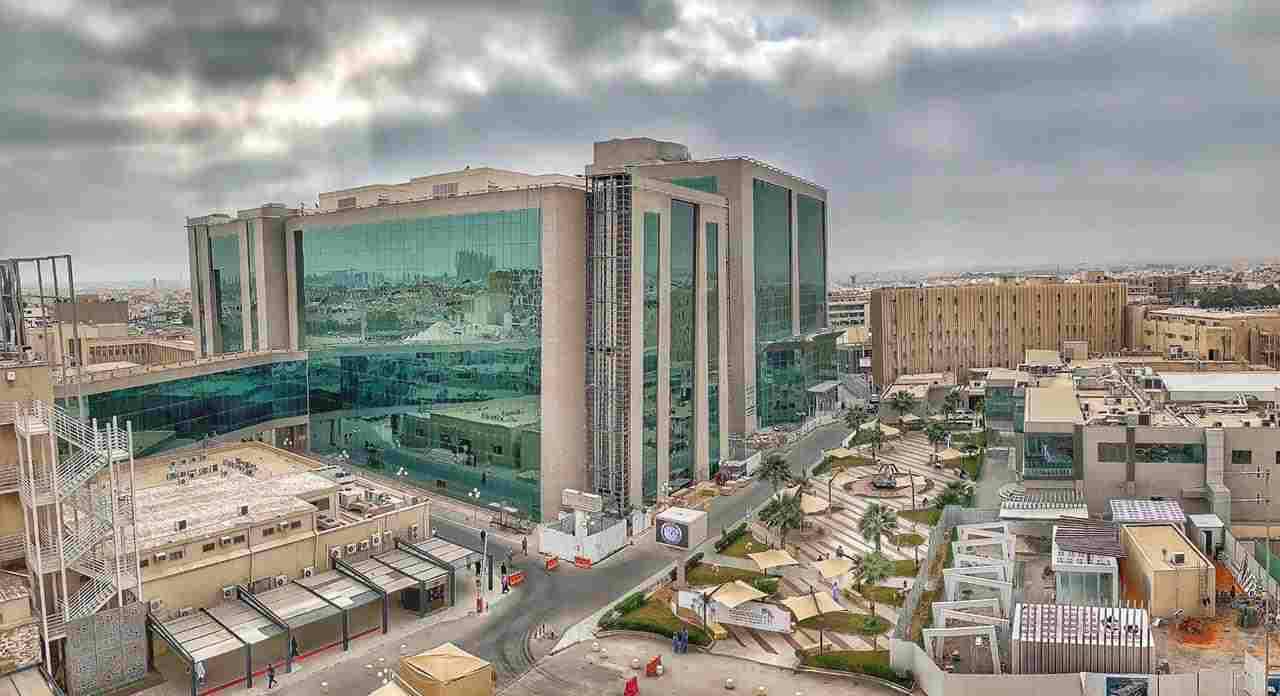 مدينة الملك سعود الطبية تصدر تنبيه هام وعاجل للمرضى بشأن تغيير مواعيد الأدوية في رمضان