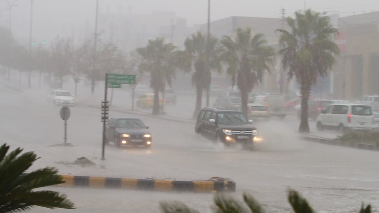 تحذيرات عاجلة.. منخفض جوي يضرب سلطنة عمان بدأ من اليوم