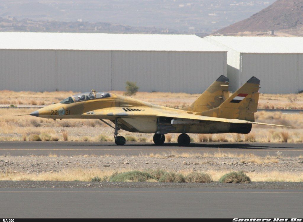 طائرة حربية مقاتلة تحلق في سماء صنعاء