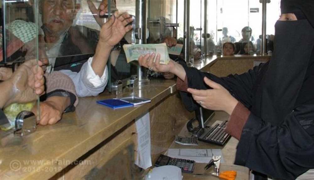 تغيرات مفاجئة في أسعار صرف الريال اليمني مقابل الدولار والسعودي في عدن وصنعاء مساء الأربعاء