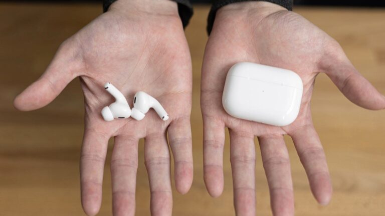 تحديث جديد لبرامج AirPods Pro 2 الثابتة لدعم ميزات صحة السمع في iOS 18.1